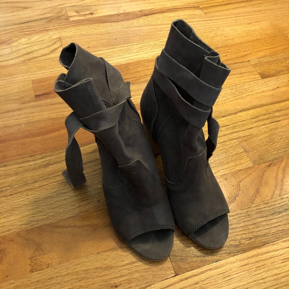 Wittner Shoes Heeled Peep-toe booties